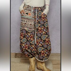 Super Fun Paisley POL Joggers! 🖤